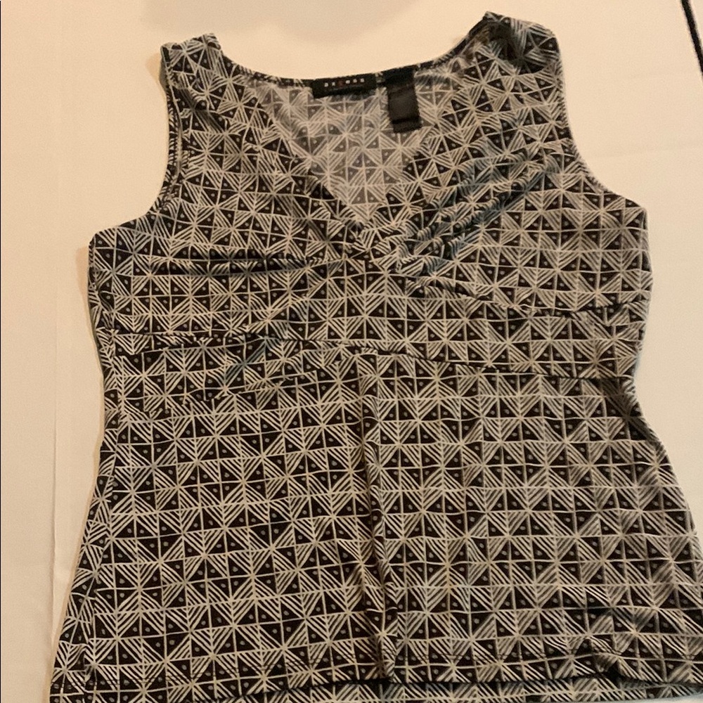 Axcess Black and White Geometric Tank Top